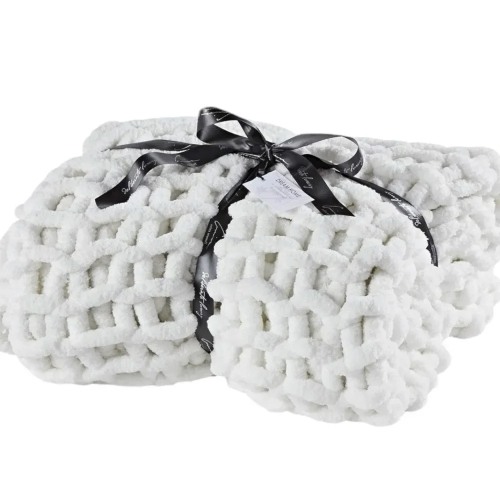 AVIVA STANOFF MARSHMALLOW POLYESTER THROW‎